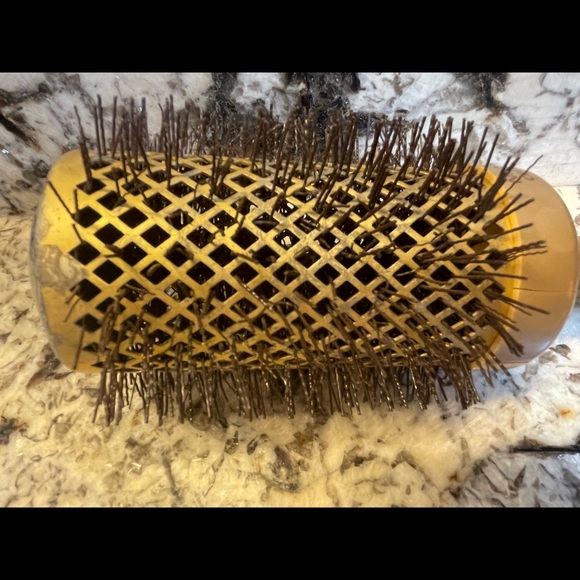 Olivia Garden Nanothermic Ion 2/18 Barrel Ceramic Roundbrush Hairbrush - Picture 2 of 5